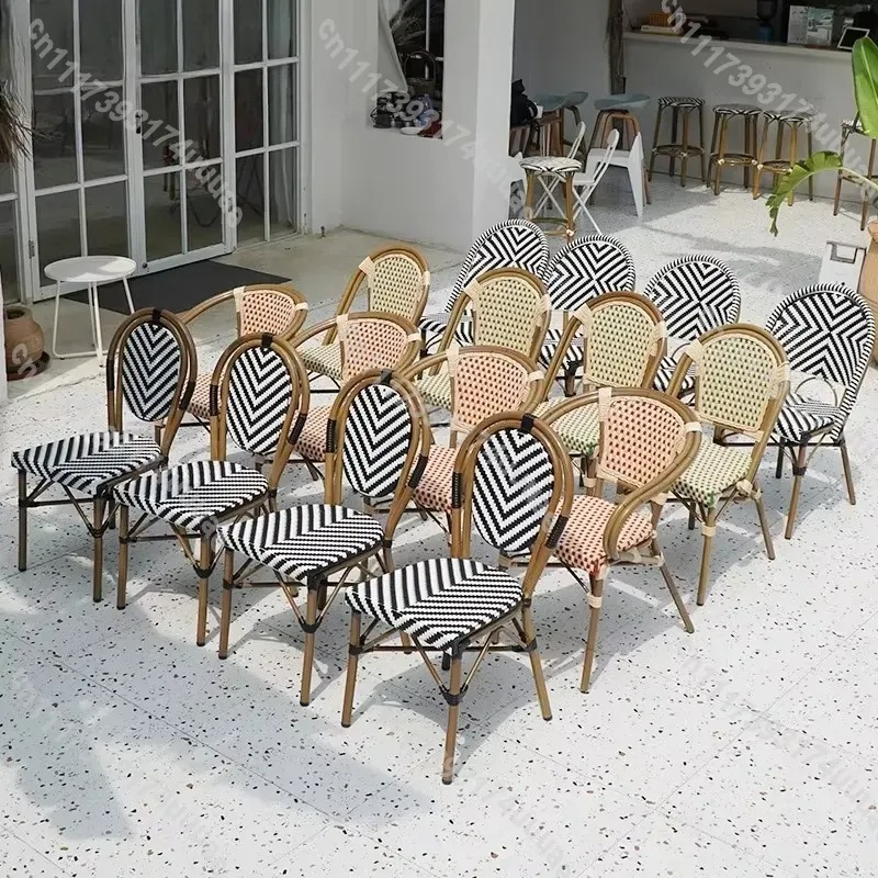 Stapelbarer Rattanstuhl im fra – Outdoor Furniture Cafe Bewertung und Preis